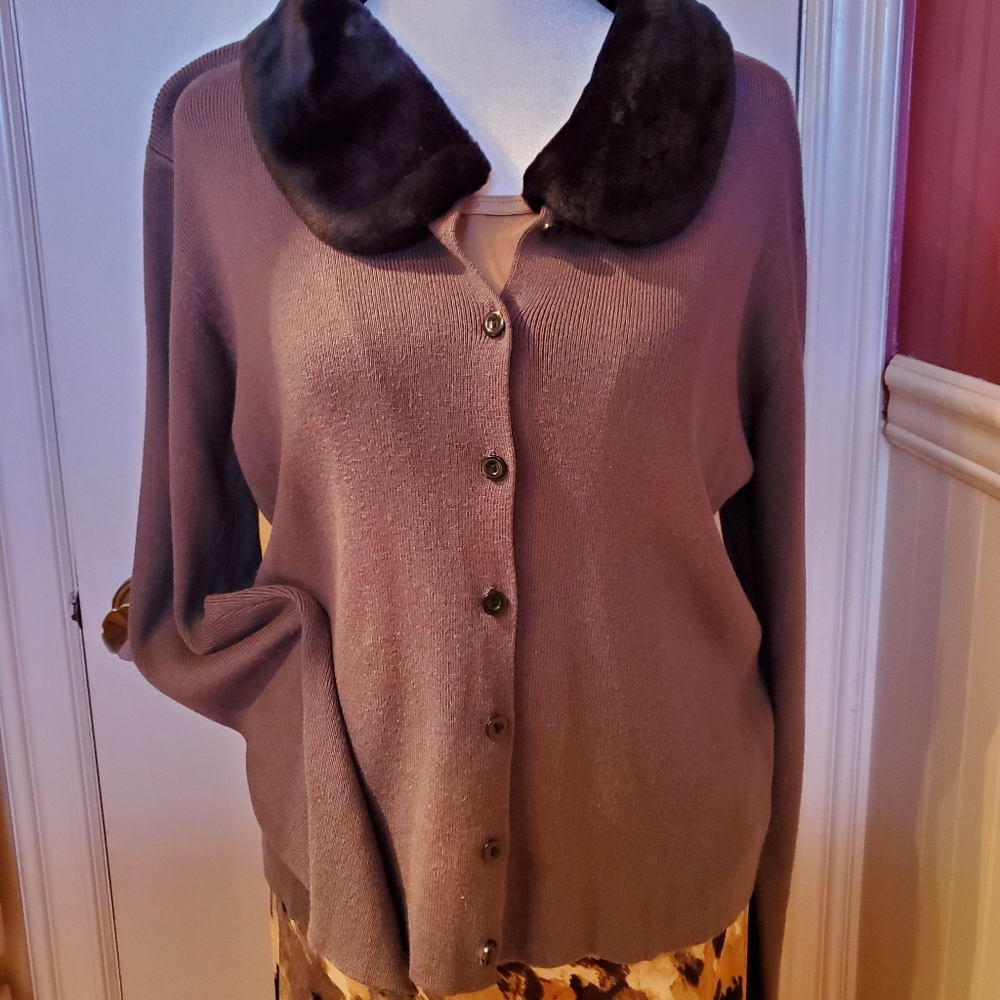 NWOT XL Sweater/Top faux Fur Collar Gray/Black Button Up Front